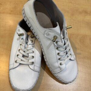 White Leather Yokono Sneakers